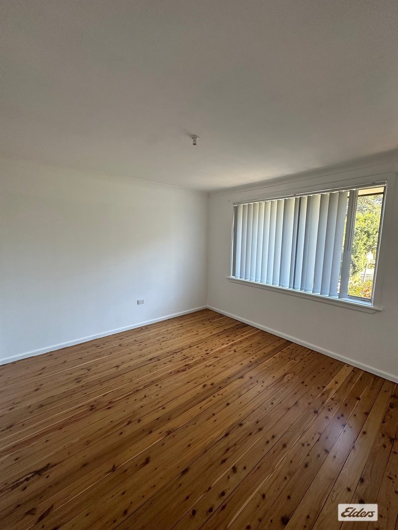 Photo - 2/17 Pine Crescent, Coniston NSW 2500 - Image 4