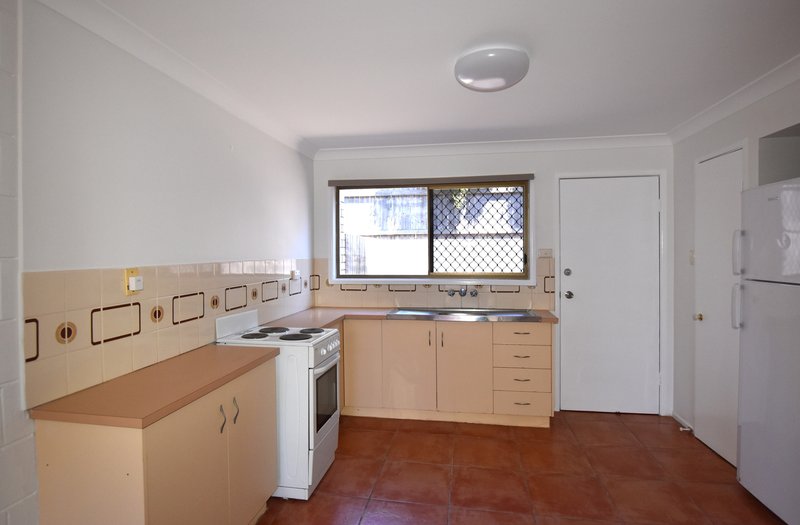 Photo - 2/17 Roberts Street, South Gladstone QLD 4680 - Image 3