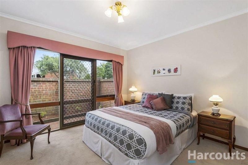 Photo - 2/17 Stanton Court, Glen Waverley VIC 3150 - Image 9