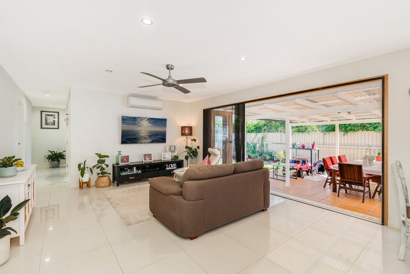 Photo - 217 Sunshine Boulevard, Mermaid Waters QLD 4218 - Image 3