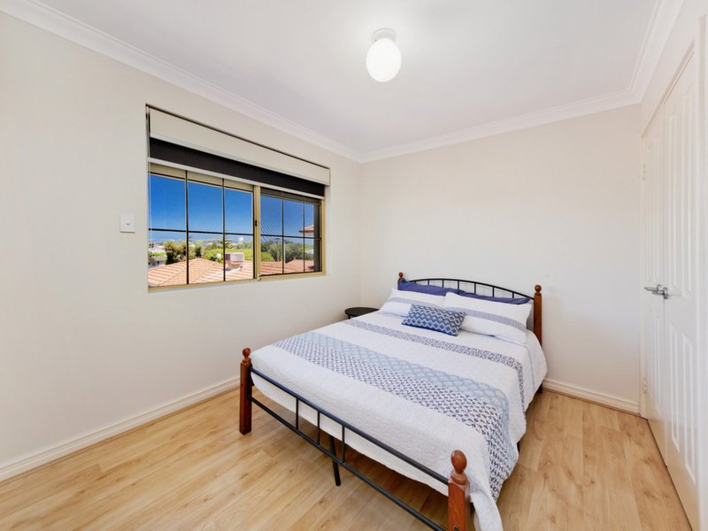 Photo - 2/17 Tuart Street, Yokine WA 6060 - Image 4