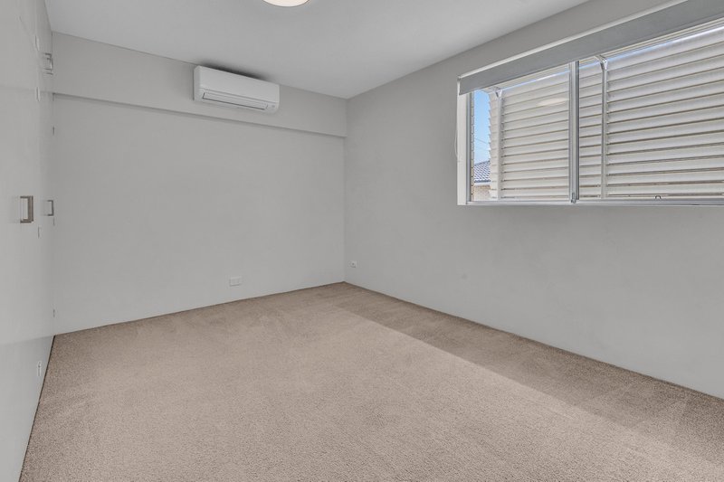 Photo - 2/17 View Street, Chermside QLD 4032 - Image 6