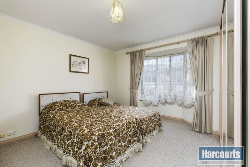 Photo - 2/17 Zwerner Drive, Hallett Cove SA 5158 - Image 7