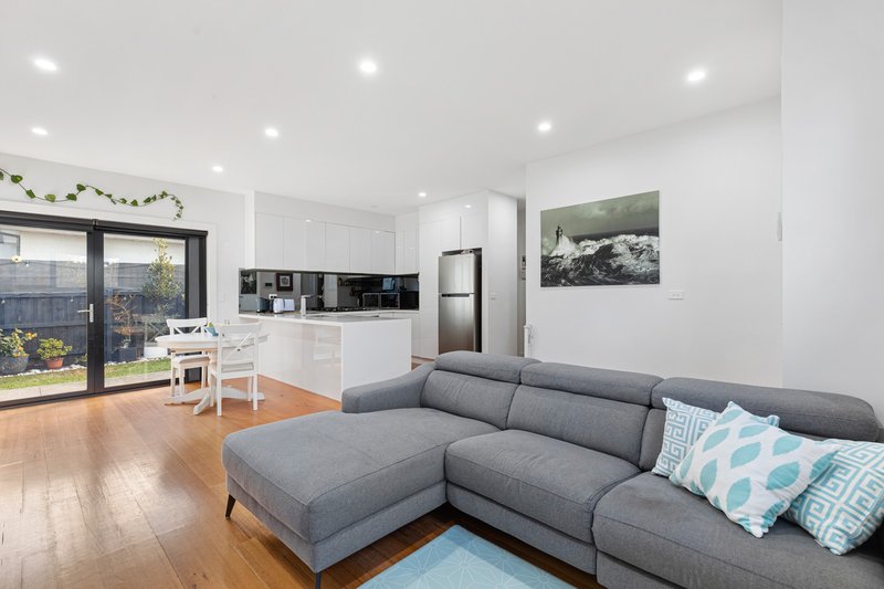 Photo - 2/170 Queen Street, Altona VIC 3018 - Image 4