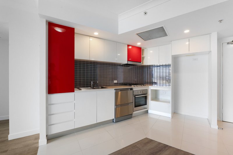 Photo - 21705/5 Lawson Street, Southport QLD 4215 - Image 5