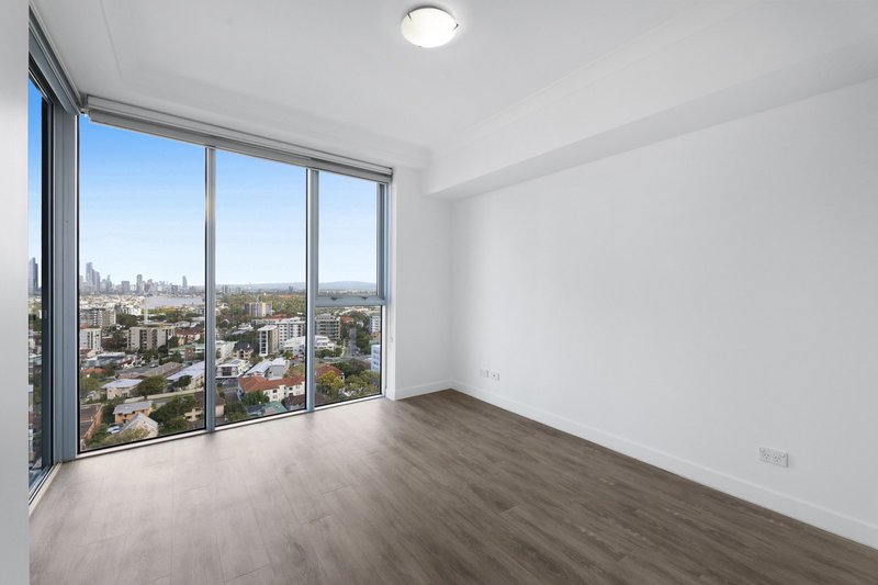Photo - 21705/5 Lawson Street, Southport QLD 4215 - Image 10