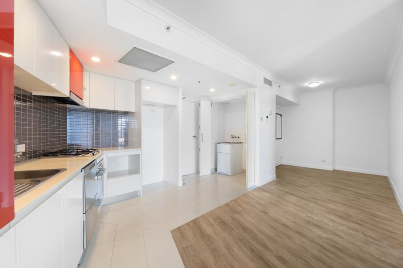 Photo - 21705/5 Lawson Street, Southport QLD 4215 - Image 12
