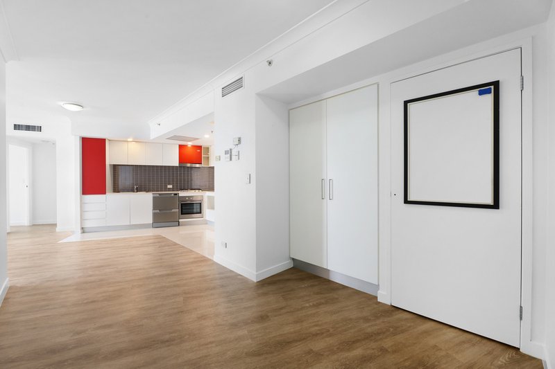 Photo - 21705/5 Lawson Street, Southport QLD 4215 - Image 13