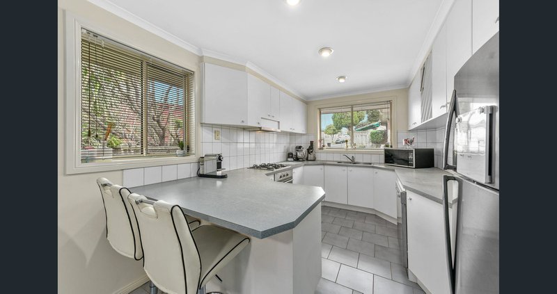 Photo - 2/171 Outlook Drive, Dandenong North VIC 3175 - Image 9