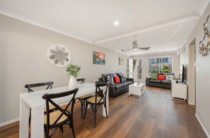 Photo - 2/178 Prince Edward Parade, Scarborough QLD 4020 - Image 2