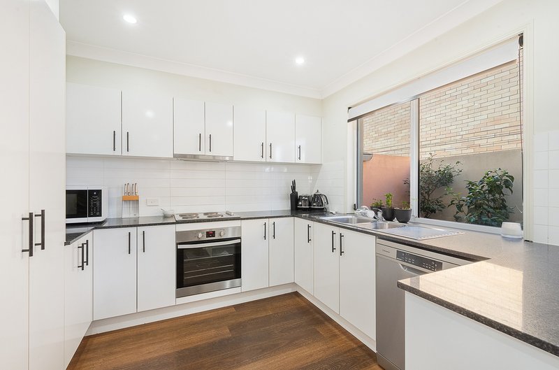 Photo - 2/178 Prince Edward Parade, Scarborough QLD 4020 - Image 3