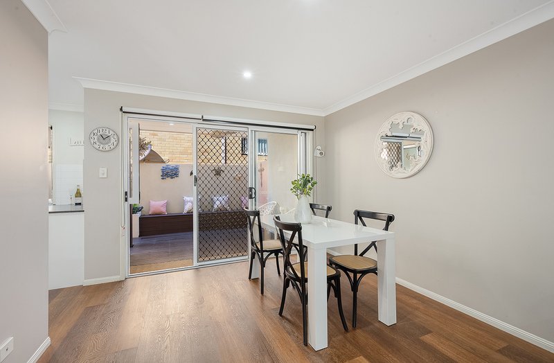 Photo - 2/178 Prince Edward Parade, Scarborough QLD 4020 - Image 4