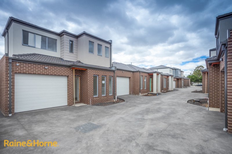 Photo - 2/179 Mitchells Lane, Sunbury VIC 3429 - Image 3