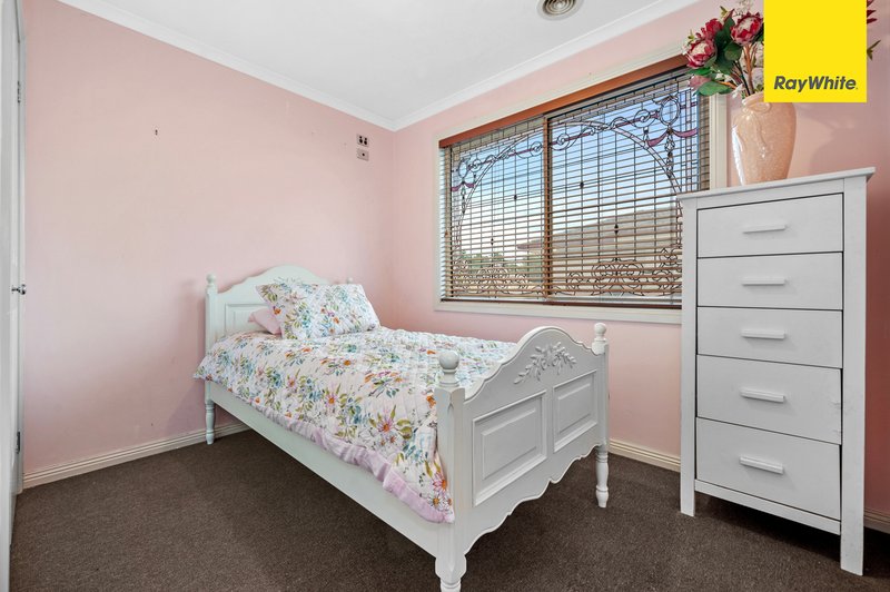 Photo - 2/18-20 Henry Street, Melton VIC 3337 - Image 9