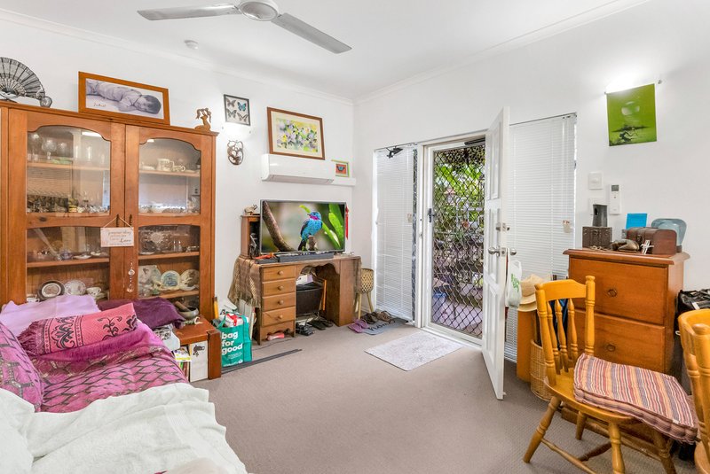 Photo - 2/18-20 Rose Street, Westcourt QLD 4870 - Image 2