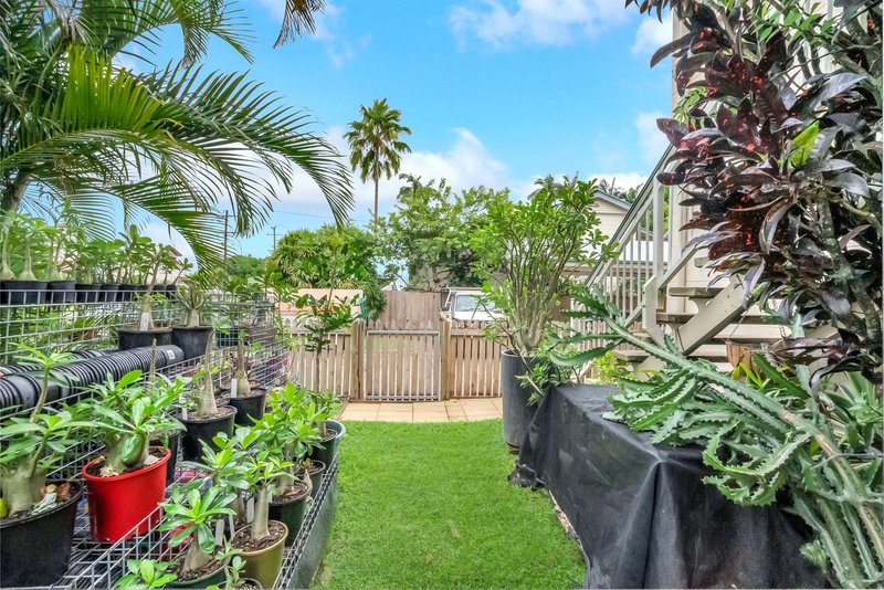 Photo - 2/18-20 Rose Street, Westcourt QLD 4870 - Image 8