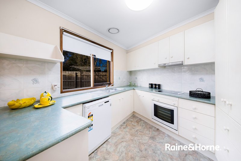 Photo - 2/18-20 Tamarisk Road, Narre Warren VIC 3805 - Image 9