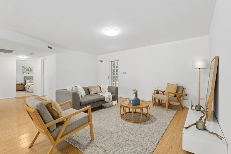 Photo - 2/18-24 Higgins Street, Penrith NSW 2750 - Image 1