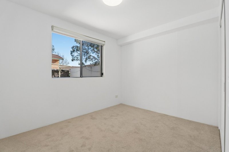 Photo - 2/18-24 Higgins Street, Penrith NSW 2750 - Image 7
