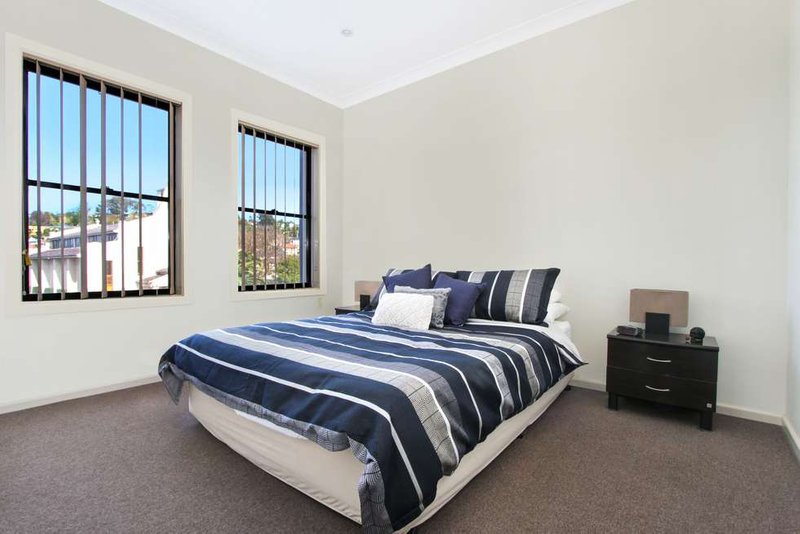 Photo - 2/18 Arrow Avenue, Figtree NSW 2525 - Image 5