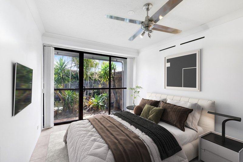 Photo - 2/18 Commodore Drive, Surfers Paradise QLD 4217 - Image 9