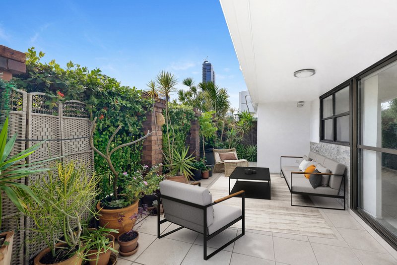Photo - 2/18 Commodore Drive, Surfers Paradise QLD 4217 - Image 10