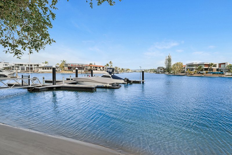 Photo - 2/18 Commodore Drive, Surfers Paradise QLD 4217 - Image 13