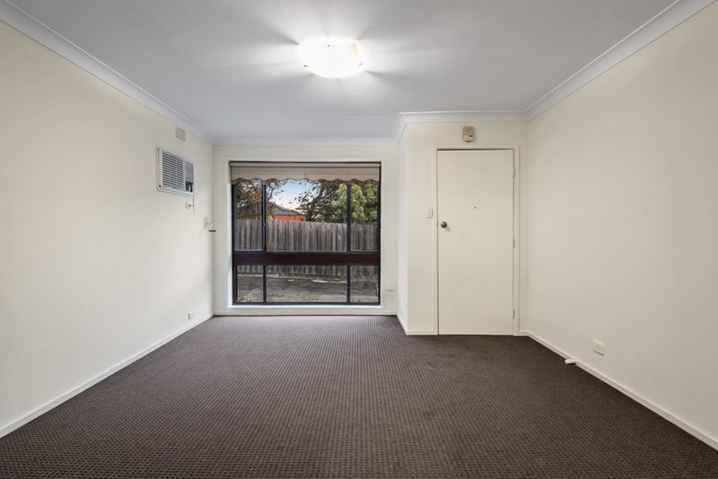 Photo - 2/18 Duffy Street, Reservoir VIC 3073 - Image 3