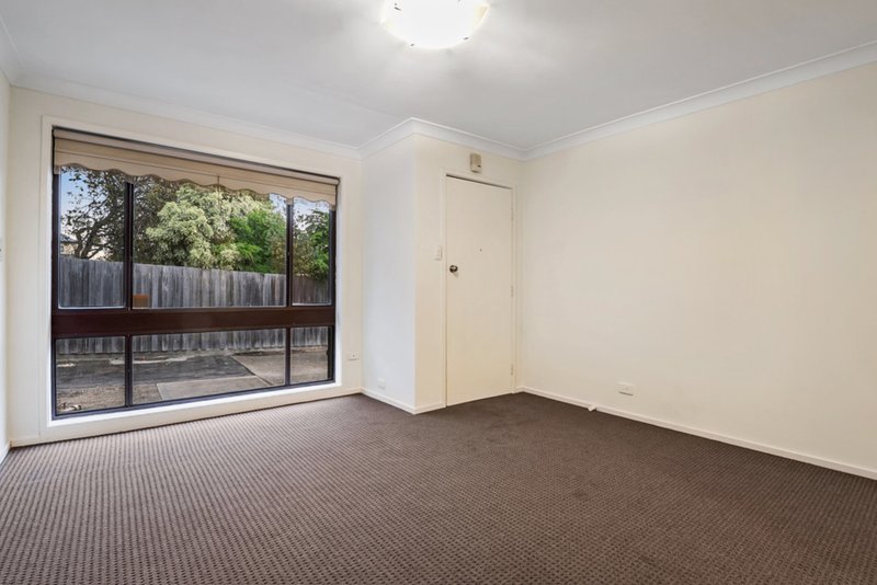 Photo - 2/18 Duffy Street, Reservoir VIC 3073 - Image 4