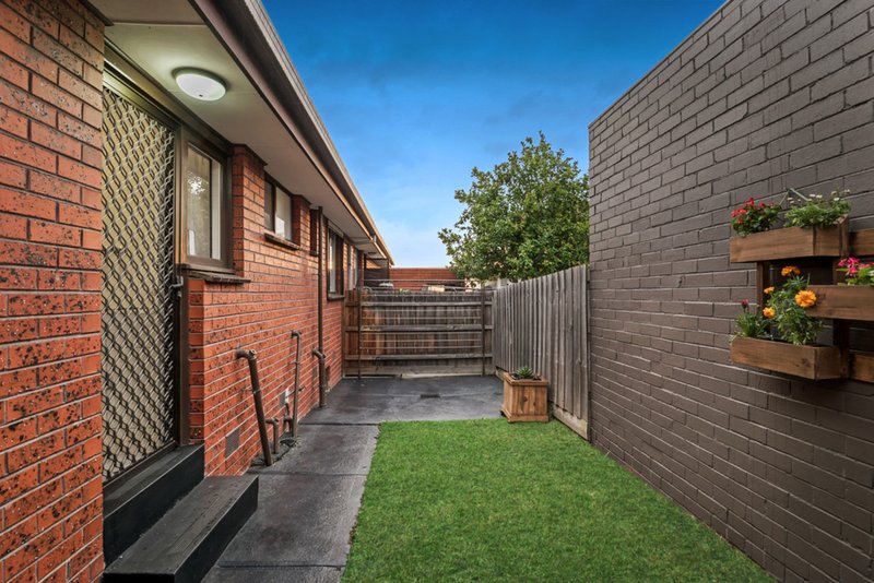 Photo - 2/18 Duffy Street, Reservoir VIC 3073 - Image 12