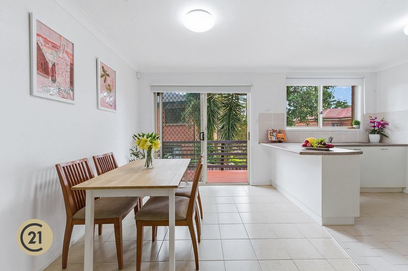 Photo - 2/18 Elabana Crescent, Castle Hill NSW 2154 - Image 3