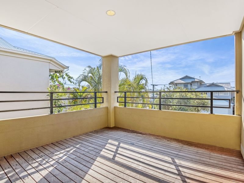 2/18 Eleventh Avenue, Palm Beach QLD 4221