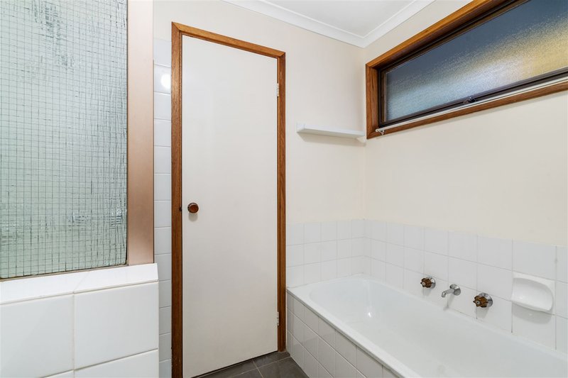 Photo - 2/18 Ellison Street, Blackburn VIC 3130 - Image 10