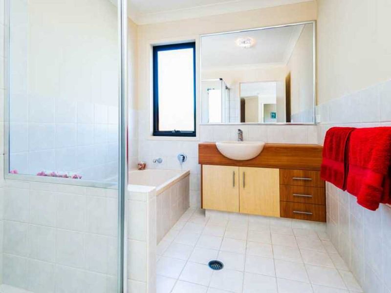 Photo - 2/18 Ewan St , Southport QLD 4215 - Image 4