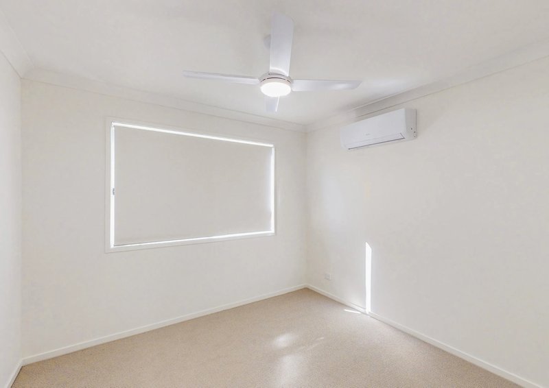 Photo - 2/18 Farmer Place, Park Ridge QLD 4125 - Image 5