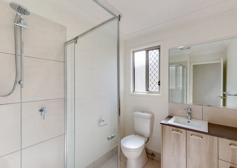 Photo - 2/18 Farmer Place, Park Ridge QLD 4125 - Image 7
