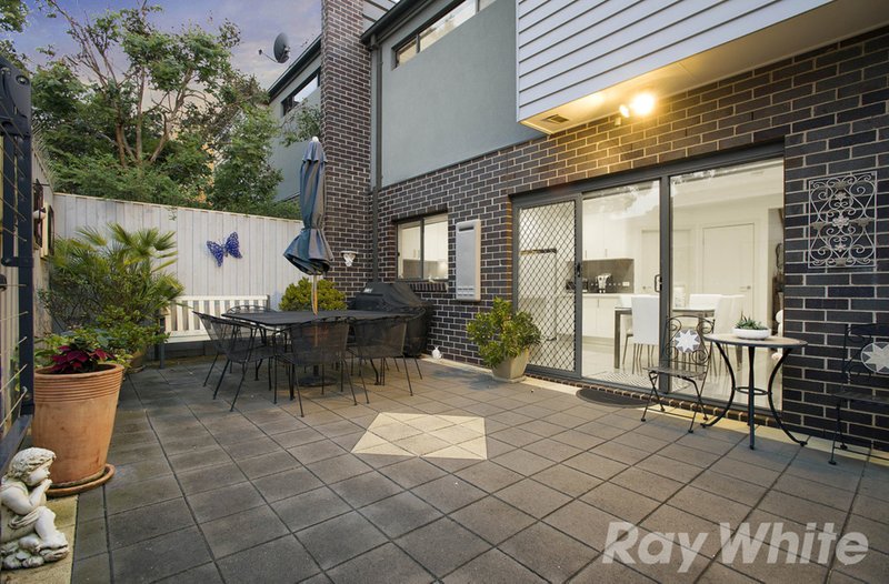 Photo - 2/18 Garfield Street, Cheltenham VIC 3192 - Image 11