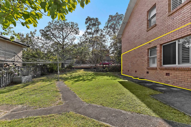 Photo - 2/18 Glenalva Terrace, Alderley QLD 4051 - Image 2