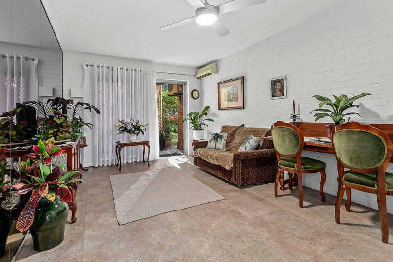 Photo - 2/18 Glenalva Terrace, Alderley QLD 4051 - Image 3