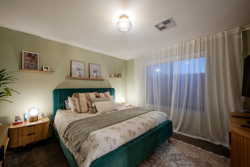 Photo - 218 Graceful Boulevard, Alkimos WA 6038 - Image 4