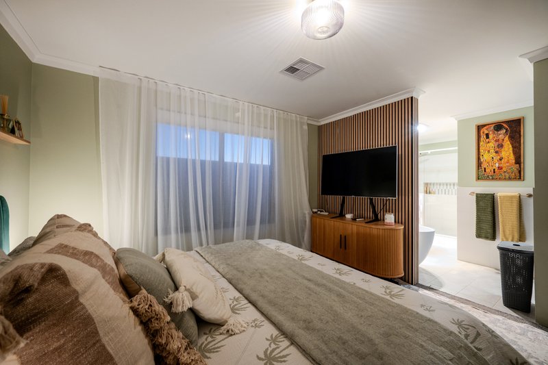 Photo - 218 Graceful Boulevard, Alkimos WA 6038 - Image 5