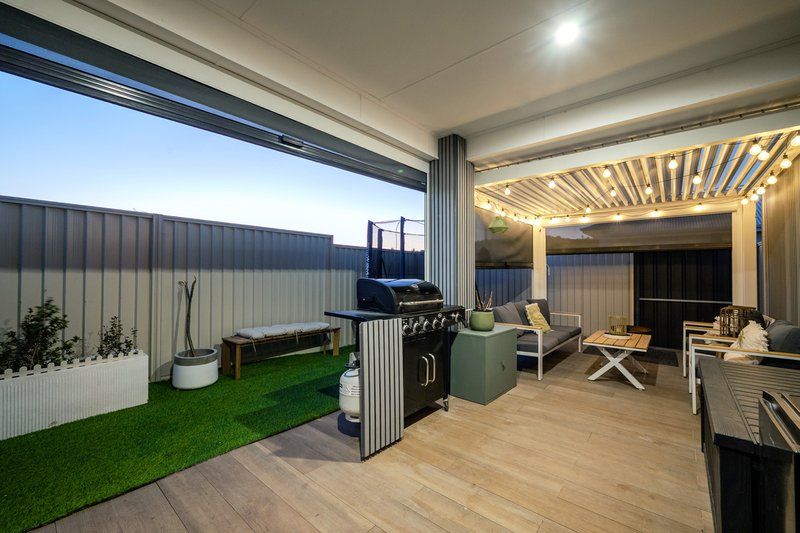 Photo - 218 Graceful Boulevard, Alkimos WA 6038 - Image 24