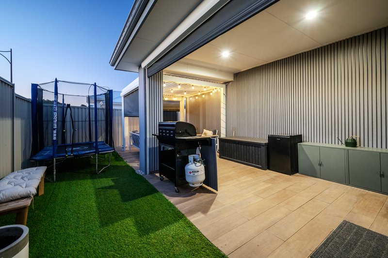 Photo - 218 Graceful Boulevard, Alkimos WA 6038 - Image 25