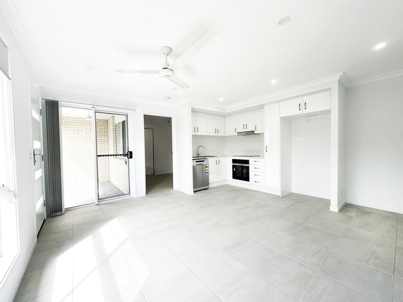 Photo - 2/18 Harlin Street, Ormeau Hills QLD 4208 - Image 4