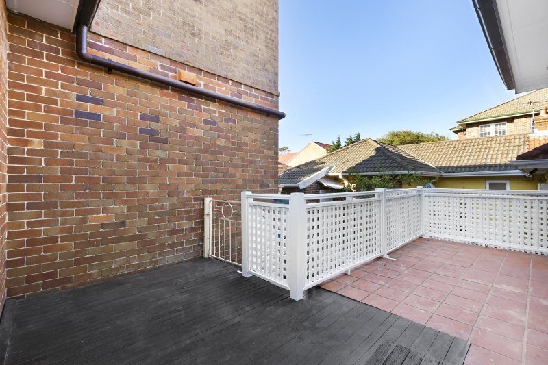 Photo - 2/18 Hastings Parade, North Bondi NSW 2026 - Image 2