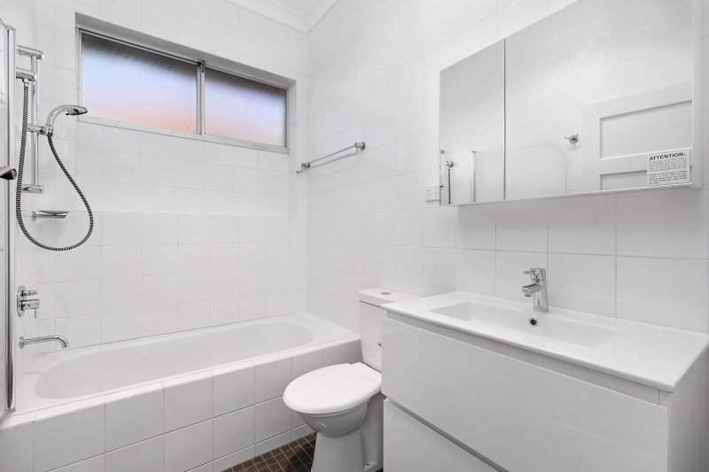 Photo - 2/18 Hastings Parade, North Bondi NSW 2026 - Image 5