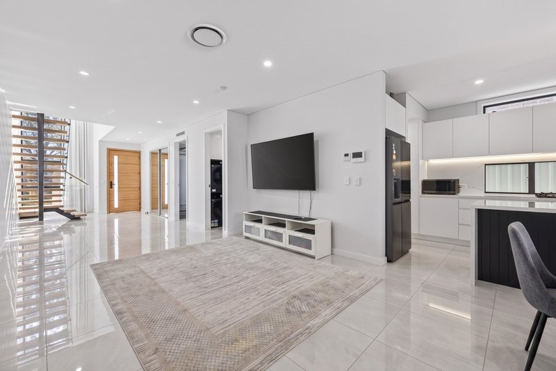 Photo - 2/18 Heath Street, Punchbowl NSW 2196 - Image 4