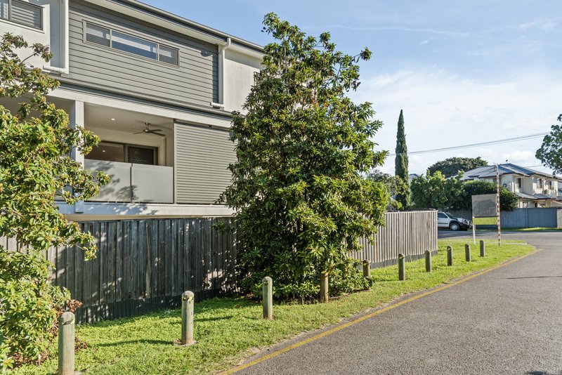 Photo - 2/18 Hedley Avenue, Nundah QLD 4012 - Image 2