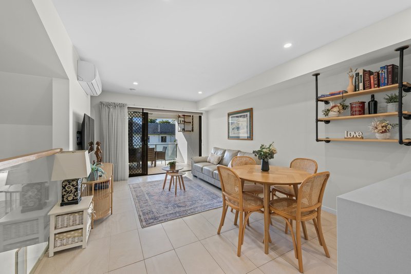 Photo - 2/18 Hedley Avenue, Nundah QLD 4012 - Image 3