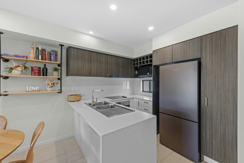 Photo - 2/18 Hedley Avenue, Nundah QLD 4012 - Image 5